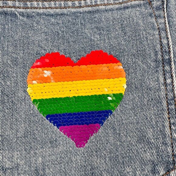 Abercrombie & Fitch Hi Rise Mom Denim Cut offs Shorts Womens Size 18 PRIDE Heart - Picture 8 of 8